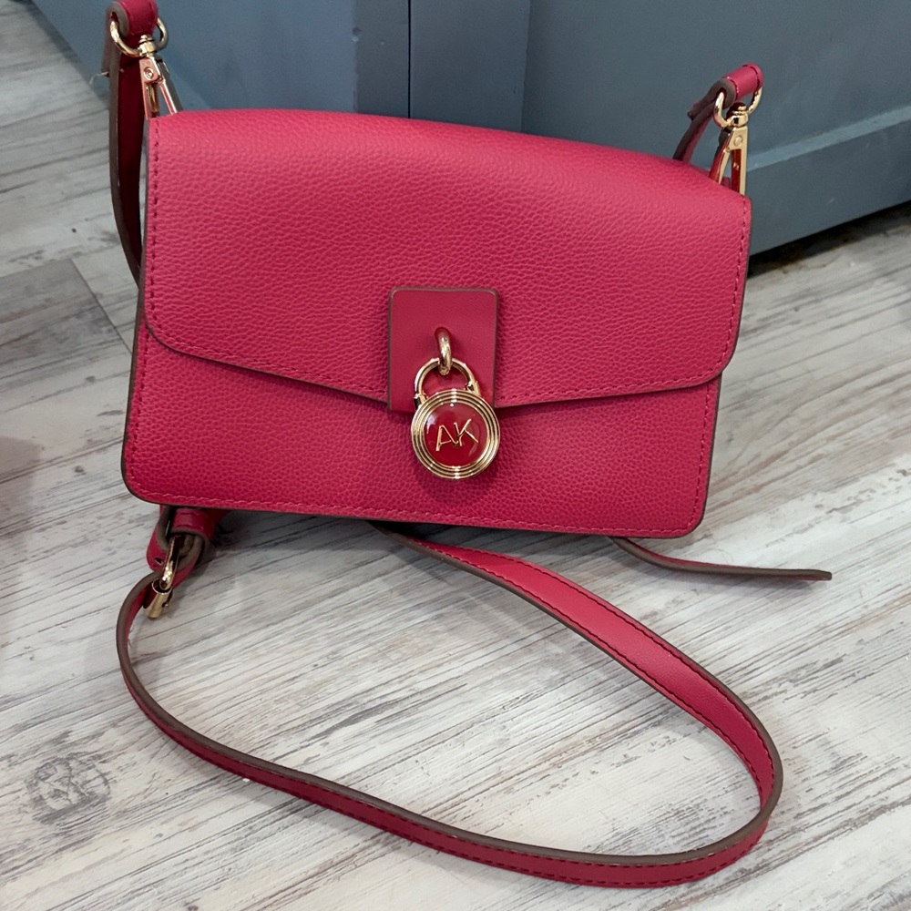 Stylish Michael Kors Crossbody Bag in Vibrant Pink